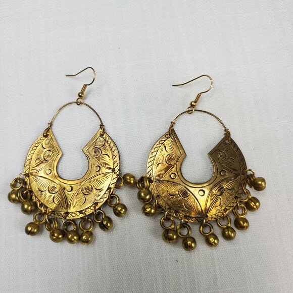Gorgeous Vintage Gold Tone Indian Style Etched Chandelier Bell Hook Earrings - Picture 8 of 8